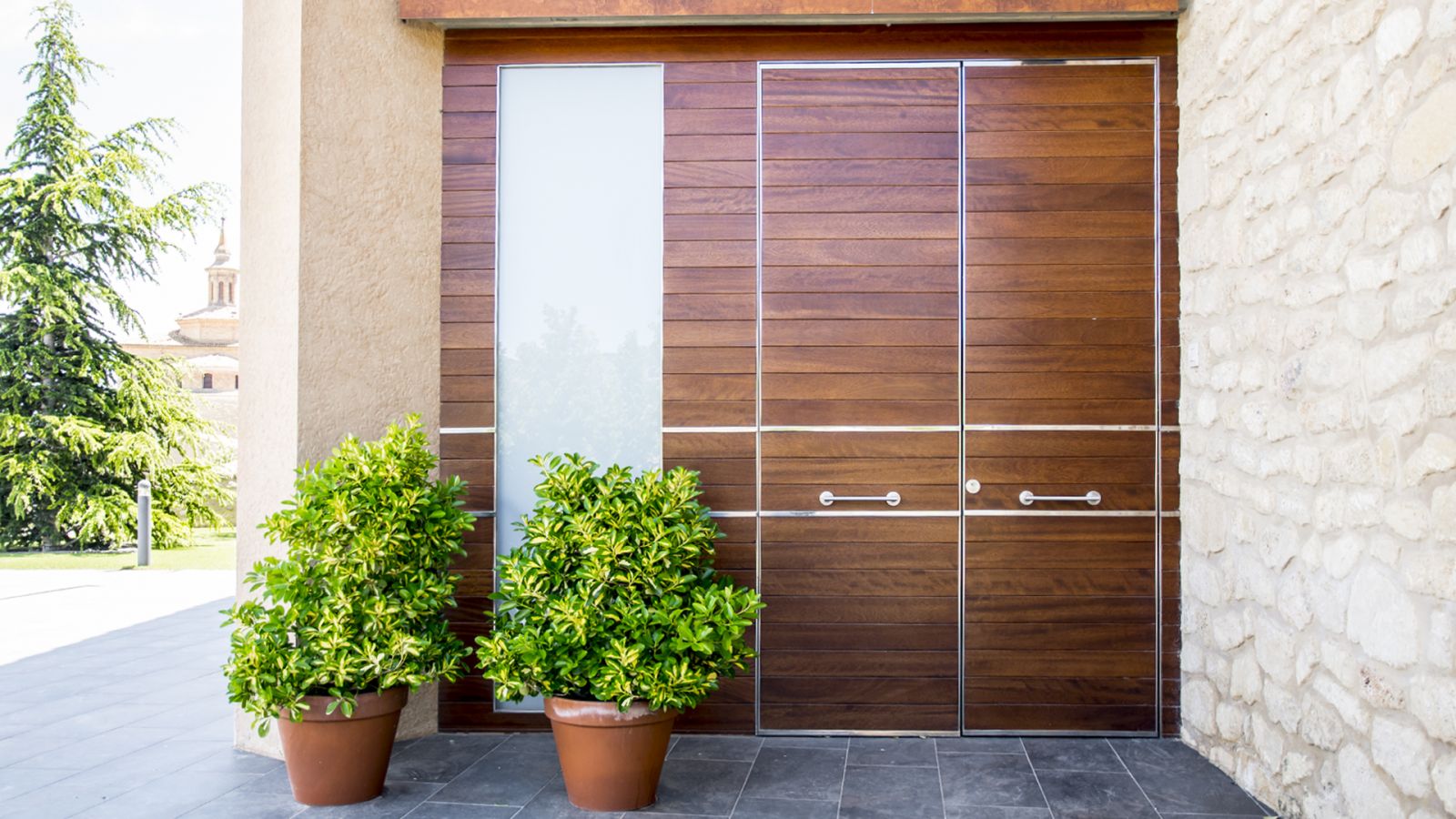 Fabricación e instalación de puertas de entrada y exterior